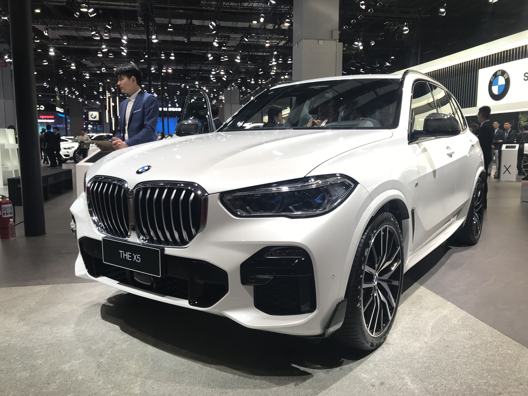 BMW X5 — автомобиль в демонстрационном каталоге
